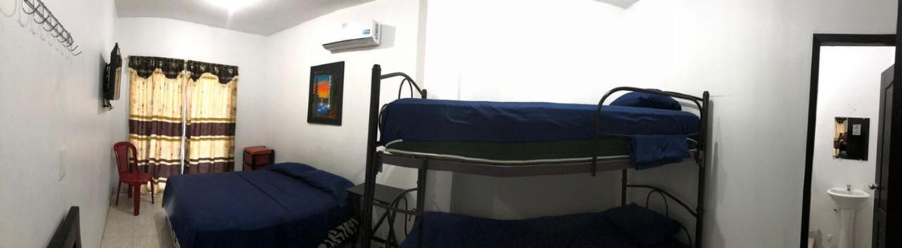 Hostal Playa Imperial Манта Экстерьер фото