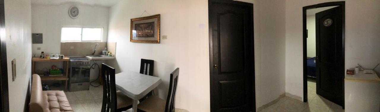 Hostal Playa Imperial Манта Экстерьер фото